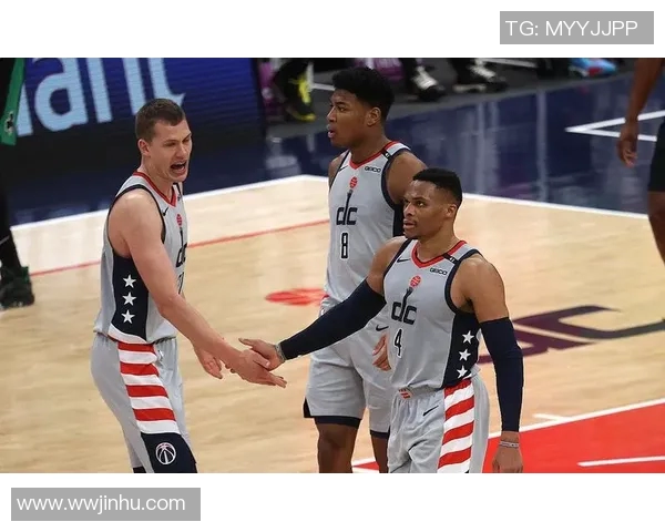 热火勇士对决新浪体育全程直播精彩瞬间回顾与分析