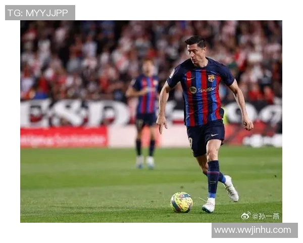 莱万在欧冠赛场展现锋芒10场比赛打入12球领跑射手榜